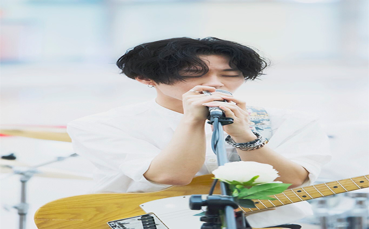 President Lee Jae Myung and United Arab Emirates President Mohammed bin Zayed Al Nahyan hold a summit with officials from both countries at the presidential palace in Abu Dhabi, Tuesday (local time). Yonhap 